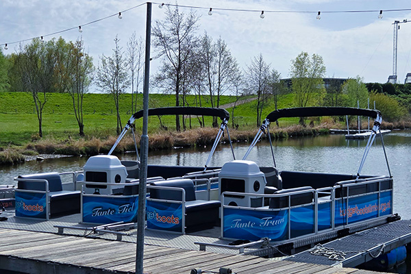 Tante-Truus-Tante-Tiel-Loungeboot-BudgetBoats-Limburg