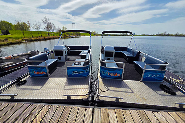 Tante-Truus-Tante-Tiel-Loungeboot-Huren-BudgetBoats-Limburg