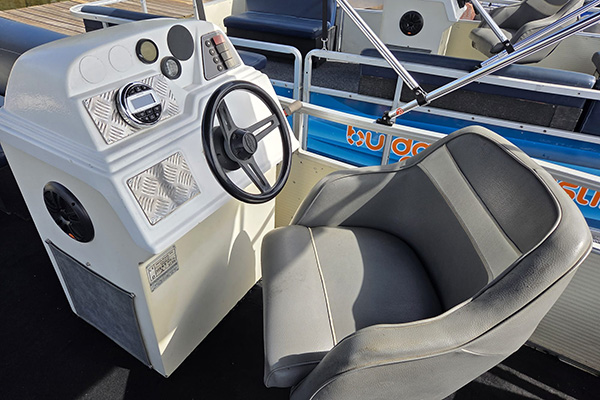 Tante-Truus-Tante-Tiel-Loungeboot-Vaarbewijsvrij-BudgetBoats-Limburg